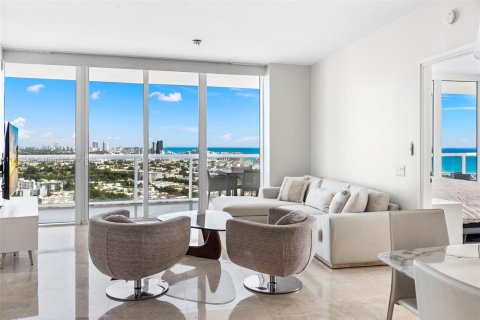 Condo in Miami Beach, Florida, 2 bedrooms  № 2012601 - photo 8