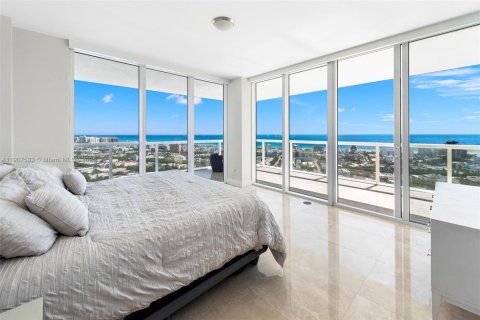 Condo in Miami Beach, Florida, 2 bedrooms  № 2012601 - photo 16