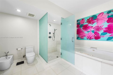 Condo in Miami Beach, Florida, 2 bedrooms  № 2012601 - photo 22
