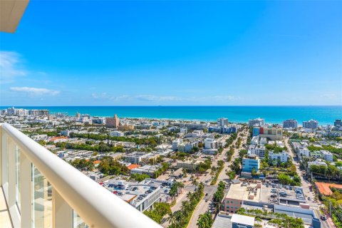 Condo in Miami Beach, Florida, 2 bedrooms  № 2012601 - photo 14