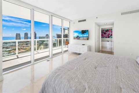 Condo in Miami Beach, Florida, 2 bedrooms  № 2012601 - photo 18