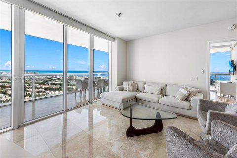 Condo in Miami Beach, Florida, 2 bedrooms  № 2012601 - photo 7