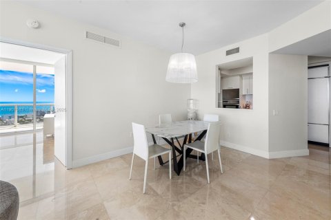 Condo in Miami Beach, Florida, 2 bedrooms  № 2012601 - photo 9