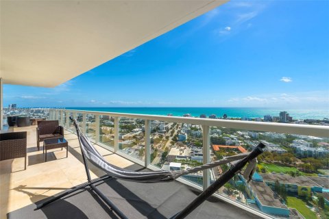 Condo in Miami Beach, Florida, 2 bedrooms  № 2012601 - photo 20