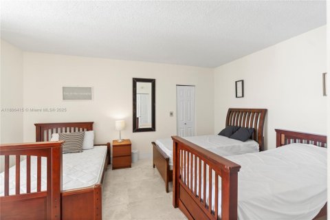 Copropriété à vendre à Aventura, Floride: 2 chambres, 124.4 m2 № 1977565 - photo 17