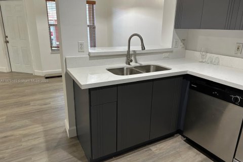 Copropriété à louer à Doral, Floride: 2 chambres, 91.04 m2 № 1929557 - photo 6