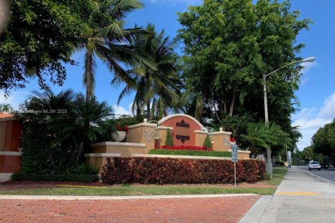 Copropriété à louer à Doral, Floride: 2 chambres, 91.04 m2 № 1929557 - photo 13