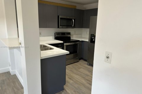Copropriété à louer à Doral, Floride: 2 chambres, 91.04 m2 № 1929557 - photo 5