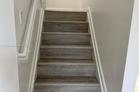 Copropriété à louer à Doral, Floride: 2 chambres, 91.04 m2 № 1929557 - photo 4