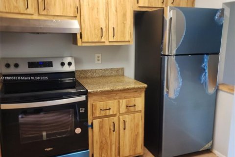 Condo in Tamarac, Florida, 2 bedrooms  № 2014998 - photo 6