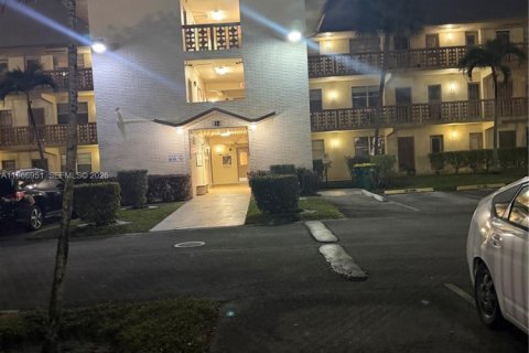 Condo in North Miami Beach, Florida, 1 bedroom № 2081359