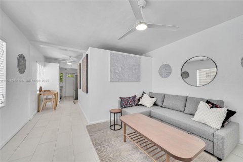 Condominio en venta en Miami Beach, Florida, 1 habitación, 42.55 m2 № 1854725 - foto 13