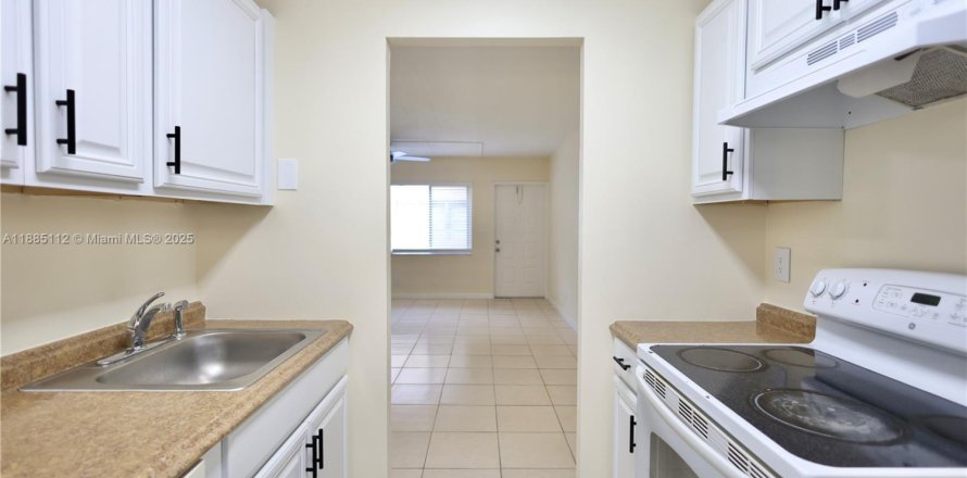 Condominio en Coral Springs, Florida, 2 dormitorios  № 2056992