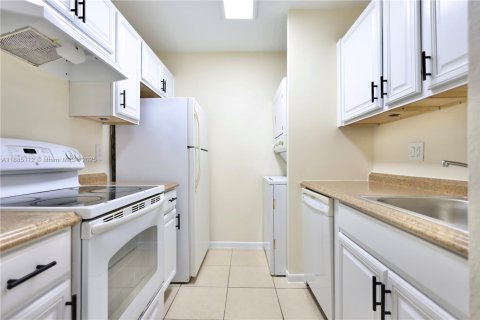 Condominio en venta en Coral Springs, Florida, 2 dormitorios, 71.35 m2 № 2056992 - foto 2