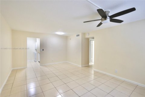 Condominio en venta en Coral Springs, Florida, 2 dormitorios, 71.35 m2 № 2056992 - foto 3