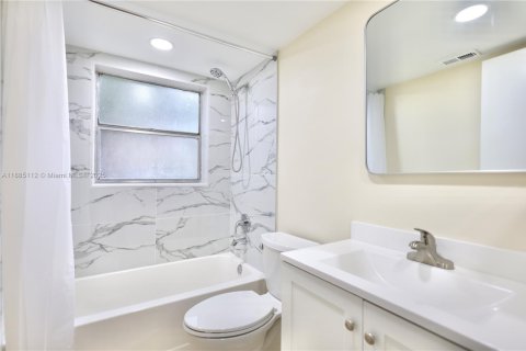 Condominio en venta en Coral Springs, Florida, 2 dormitorios, 71.35 m2 № 2056992 - foto 5