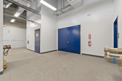 Propiedad comercial en venta en Medley, Florida № 2079080 - foto 24