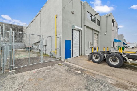 Propiedad comercial en venta en Medley, Florida № 2079080 - foto 4