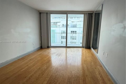 Condo in Miami Beach, Florida, 1 bedroom  № 2065319 - photo 4