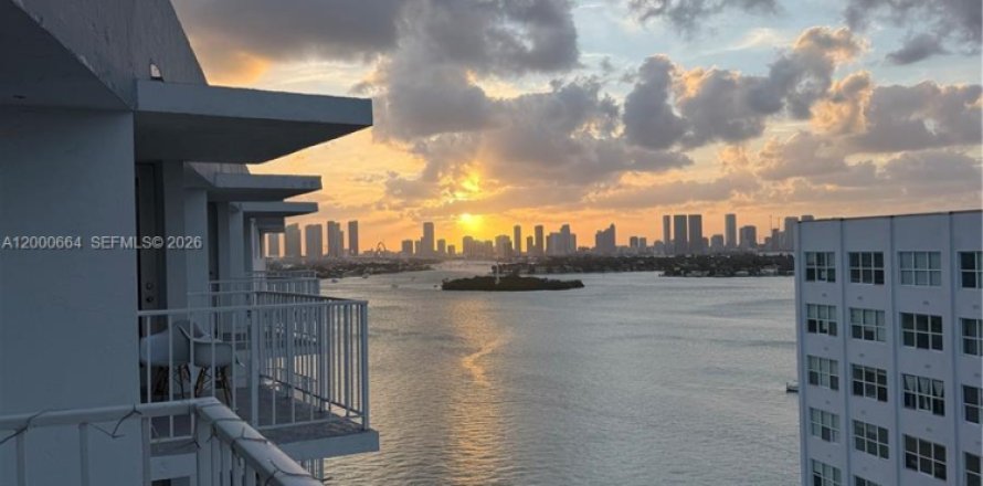 Condo in Miami Beach, Florida, 1 bedroom  № 2065319