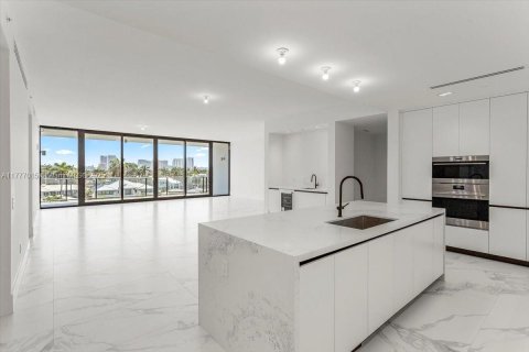 Condo in Fort Lauderdale, Florida, 3 bedrooms  № 1868829 - photo 4