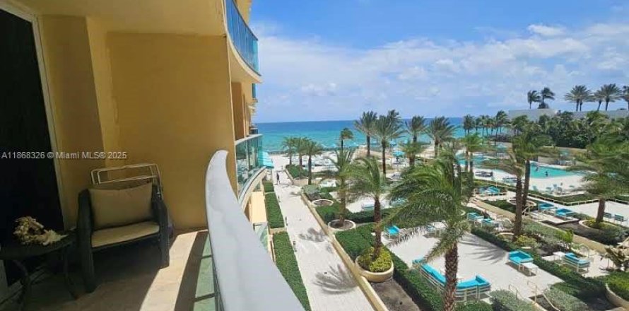 Condominio en Hollywood, Florida, 1 dormitorio  № 1897563