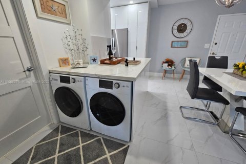 Condominio en alquiler en Hollywood, Florida, 1 dormitorio, 69.21 m2 № 1897563 - foto 16