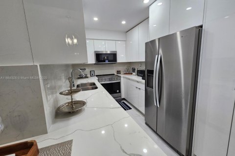 Condominio en alquiler en Hollywood, Florida, 1 dormitorio, 69.21 m2 № 1897563 - foto 11