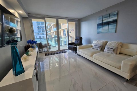 Condominio en alquiler en Hollywood, Florida, 1 dormitorio, 69.21 m2 № 1897563 - foto 14