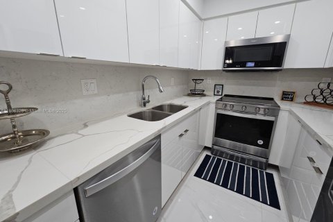 Condominio en alquiler en Hollywood, Florida, 1 dormitorio, 69.21 m2 № 1897563 - foto 10