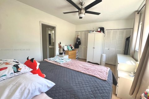 Condo in Hallandale Beach, Florida, 1 bedroom  № 1856813 - photo 18