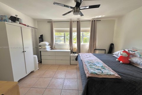 Condo in Hallandale Beach, Florida, 1 bedroom  № 1856813 - photo 14
