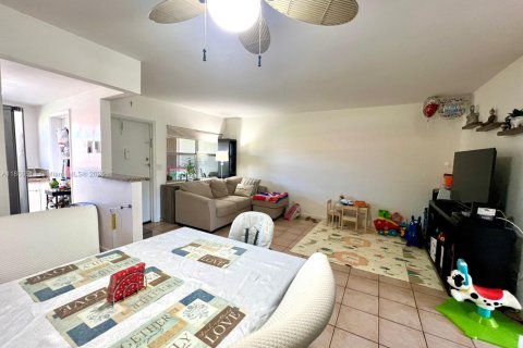 Condo in Hallandale Beach, Florida, 1 bedroom  № 1856813 - photo 9