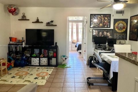 Condo in Hallandale Beach, Florida, 1 bedroom  № 1856813 - photo 6