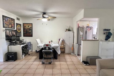 Condo in Hallandale Beach, Florida, 1 bedroom  № 1856813 - photo 12