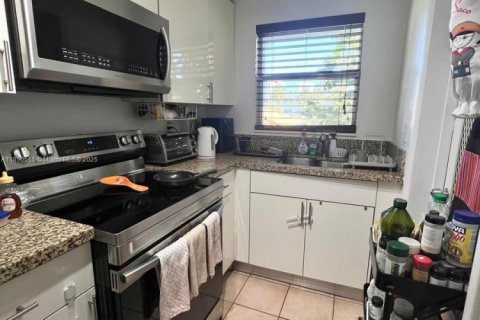 Condo in Hallandale Beach, Florida, 1 bedroom  № 1856813 - photo 4
