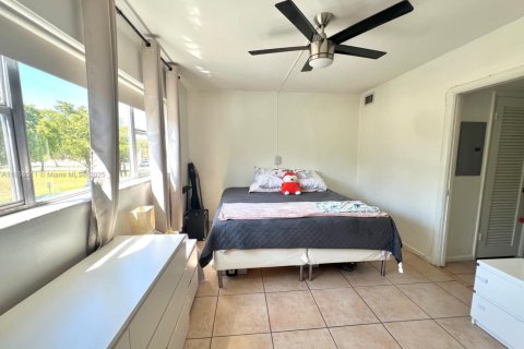 Condo in Hallandale Beach, Florida, 1 bedroom  № 1856813 - photo 22