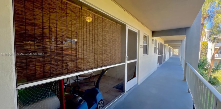 Condo in Hallandale Beach, Florida, 1 bedroom  № 1856813