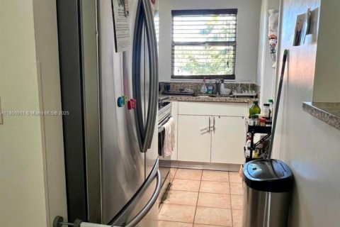 Condo in Hallandale Beach, Florida, 1 bedroom  № 1856813 - photo 3