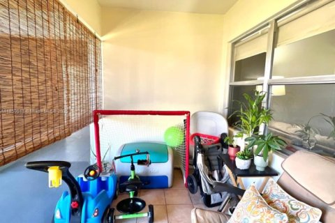 Condo in Hallandale Beach, Florida, 1 bedroom  № 1856813 - photo 21