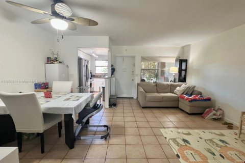 Condo in Hallandale Beach, Florida, 1 bedroom  № 1856813 - photo 10