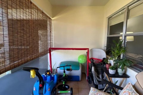 Condo in Hallandale Beach, Florida, 1 bedroom  № 1856813 - photo 19