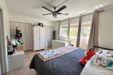Condo in Hallandale Beach, Florida, 1 bedroom  № 1856813 - photo 16