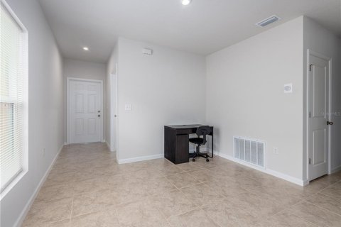 House in Zephyrhills, Florida 3 bedrooms, 139.45 sq.m. № 1919744 - photo 8