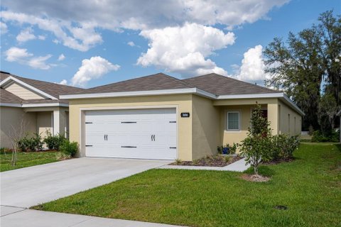 House in Zephyrhills, Florida 3 bedrooms, 139.45 sq.m. № 1919744 - photo 1