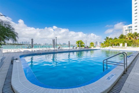 Condo in Miami Beach, Florida, 1 bedroom  № 1956875 - photo 30