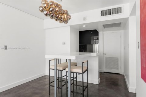 Condo in Miami Beach, Florida, 1 bedroom  № 1956875 - photo 12