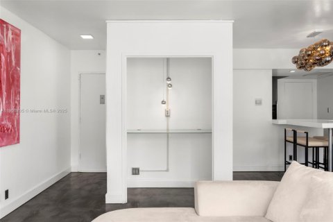 Condo in Miami Beach, Florida, 1 bedroom  № 1956875 - photo 7