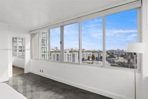 Condo in Miami Beach, Florida, 1 bedroom  № 1956875 - photo 19