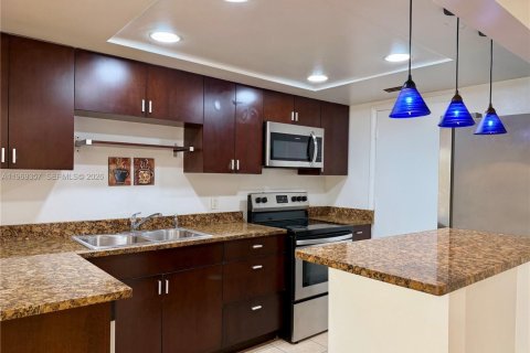 Apartment in Miami, Florida 2 bedrooms, 93.65 sq.m. № 2031000 - photo 19